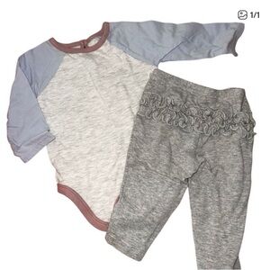 Baby girls size 3-6 months outfit